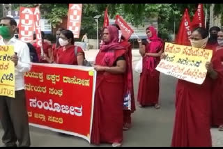 Activists protest over pay of Vijayapura