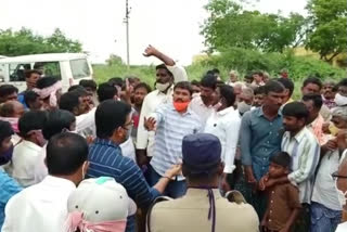 farmers protest at ananthapur district kambaduru mandal areas for solar plant