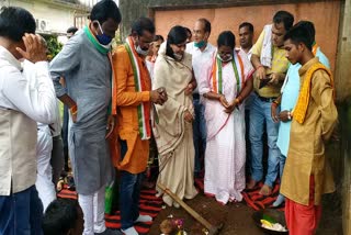 congress-workers-laid-foundation-of-rajiv-bhavan-in-balod