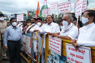 Congress Protest against APMC Act