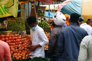 Shivamogga market full in between corona