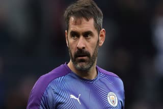 manchester city extends contract with Scott carson