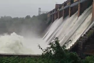 water from kadem reservoir were left to godavari due to heavy flow