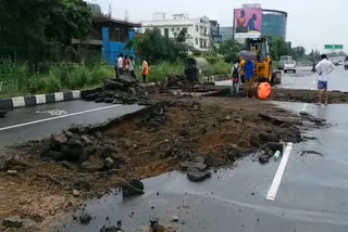 20 Feet Pit On National Highway-48 Due To heavy Rain