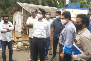 collector muralidhar visited mummidivaram constituency flooded areas