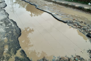 water logging in potholes at dwarka sector-2 service lane in delhi