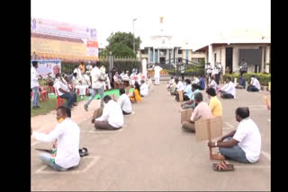 Gadag: Congress protests against state government