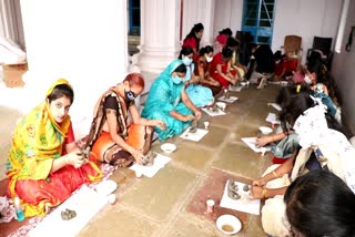 training to make clay Ganesh idol