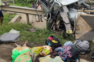 Two died and Five injured in road accident, Two died in road accident, Chitradurga road accident, Chitradurga road accident news, ರಸ್ತೆ ಅಪಘಾತದಲ್ಲಿ ಇಬ್ಬರ ಸಾವು ಮತ್ತು ಐವರಿಗೆ ಗಾಯ, ಚಿತ್ರದುರ್ಗದ ರಸ್ತೆ ಅಪಘಾತದಲ್ಲಿ ಇಬ್ಬರ ಸಾವು, ಚಿತ್ರದುರ್ಗ ರಸ್ತೆ ಅಪಘಾತದಲ್ಲಿ ಇಬ್ಬರ ಸಾವು ಸುದ್ದಿ, ಚಿತ್ರದುರ್ಗ ರಸ್ತೆ ಅಪಘಾತ, ಚಿತ್ರದುರ್ಗ ರಸ್ತೆ ಅಪಘಾತ ಸುದ್ದಿ,