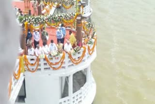 baagina-offering-for-the-kabini-river-from cm bsy