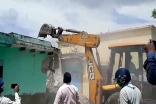 Ghaziabad Municipal Corporation demolished illegal house of man threatening to shoot zonal officer