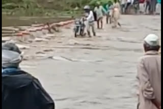 People crossed the culvert after risking their lives