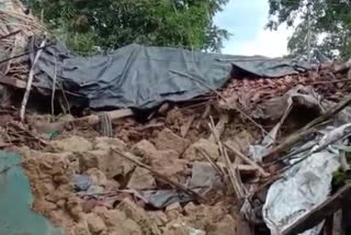 man died due to collapse of wall of row house in janjgir champa