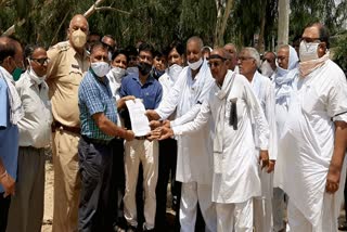 aadhti and farmers protest against agricultural ordinances in bhiwani