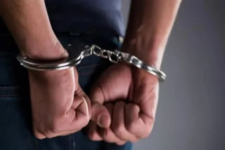 man arrested for doing fraud in name of job in giridih, crime news of giridih, news of giridih police, गिरिडीह में नौकरी के नाम पर ठगी की प्राथमिकी करने वाला युवक गिरफ्तार, गिरिडीह में अपराध की खबरें, गिरिडीह पुलिस की खबरें