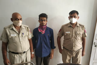 shaheen Bagh police arrested auto lifter with stolen bike