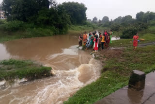 Women reached the ghats, did not see security