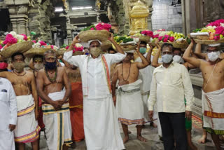 sare distribution to ganesh  in chittor  dst srikalahasthi temple