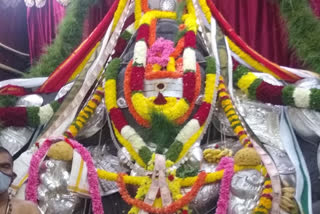 Worship in Dodda Ganapa temple, Worship in Dodda Ganapa temple in Bangalore, Dodda Ganapa temple, Dodda Ganapa temple news, ದೊಡ್ಡ ಗಣಪತಿ ದೇವಾಲಯದಲ್ಲಿ ಗಣೇಶ್​ನಿಗೆ ಪೂಜೆ, ಬೆಂಗಳೂರಿನಲ್ಲಿ ದೊಡ್ಡ ಗಣಪತಿ ದೇವಾಲಯದಲ್ಲಿ ಗಣೇಶ್​ನಿಗೆ ಪೂಜೆ, ದೊಡ್ಡ ಗಣಪತಿ ದೇವಾಲಯದಲ್ಲಿ ಗಣೇಶ್​ನಿಗೆ ಪೂಜೆ ಸುದ್ದಿ,