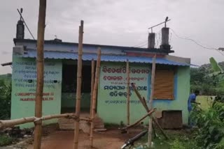 liquor shop  has opened in containment zone in kendujhar