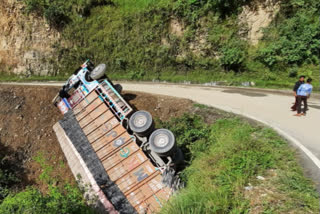 Road accident on Shogi Mehli bypass in Shimla