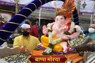 Devotee welcome kasaba-ganpati in pune