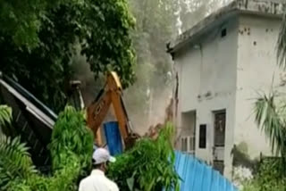 dda fired bulldozer on paschim vihar senior citizen welfare center