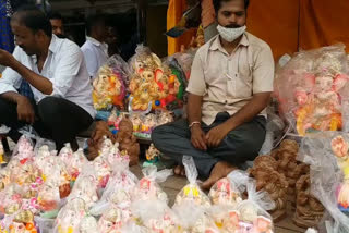 Ganesha idol makers suffers from lack of business