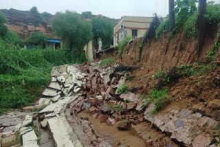 पीएचसी अस्पताल की दीवार धराशायी, PHC hospital wall collapses