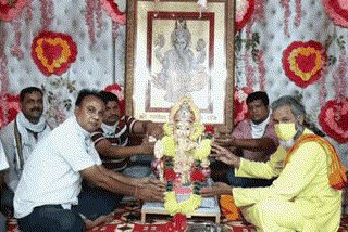 people of bhiwani worshiped lord ganesha at homes on ganesh chaturthi