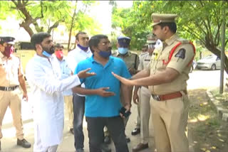 congress leaders arrested whom trying to meet dgp mahender reddy