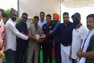 former cricket player ajay ratra honored in Sonipat