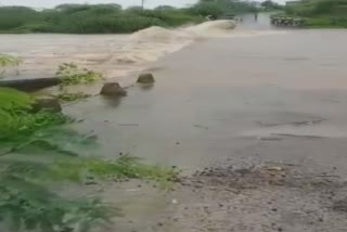 truck fell into the drain from the culvert