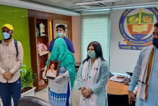 Relatives of the deceased employee of SDMC thanked the Mayor