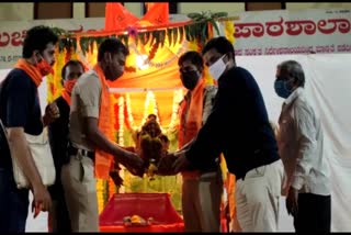 ಧಾರವಾಡ: ಬಹುತೇಕ ಮಂಟಪಗಳಲ್ಲಿ ಒಂದೇ ದಿನಕ್ಕೆ ಗಣೇಶ ನಿಮಜ್ಜನ