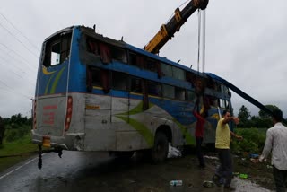 Bus going to Ahmedabad from Etawah crashed