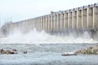 Flood waters coming heavily into the jurala