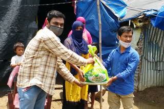 Whatsapp Group Members Distributes Groceries For Flood Victims