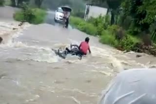 Accident while crossing the bridge