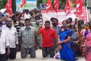 nandigama municipal employees protest at gandhi centre