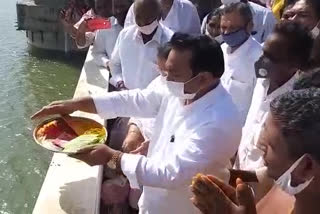 pedakurapadun mla  given prayers to pulichintala project in guntur district