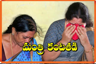 minister satyavathi rathode got emotional in trs leader babu's funeral