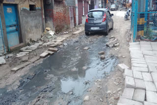 Heavy waterlogging near transformer in Inder Enclave area of Kirari