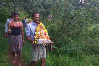 ಸರಳ ಮೆರವಣಿಗೆಯಲ್ಲಿ ಗಣೇಶನ ಮೂರ್ತಿ ನಿಮಜ್ಜನ