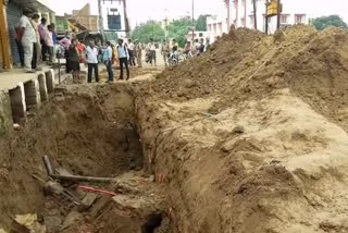 worker dies after being buried in a sewer pit in firozabad