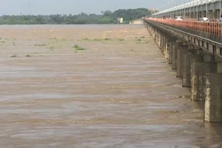 godavari flow decreases at davaleshwaram