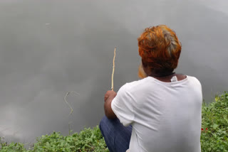 Fishing crowd of small pond in Bhopal amid lockdown