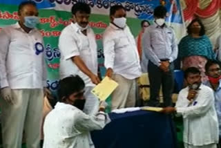 ministers errabelli dayakar rao and talasani srinivas yadav