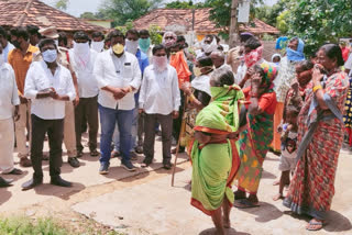 ఇల్లంతుకుంటలో ఎమ్మెల్యే బాలకిషన్​ పర్యటన