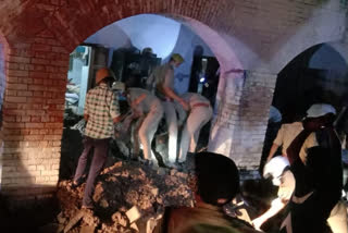 roof of a police barrack collapsed in kanpur